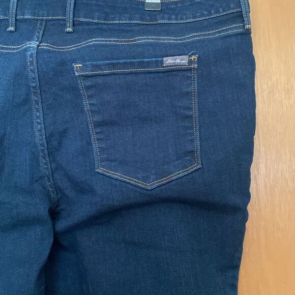 NWOT Eddie Bauer jeans slightly curvy boot cut. Inseam 30.5 inches size 20T - Picture 4 of 8